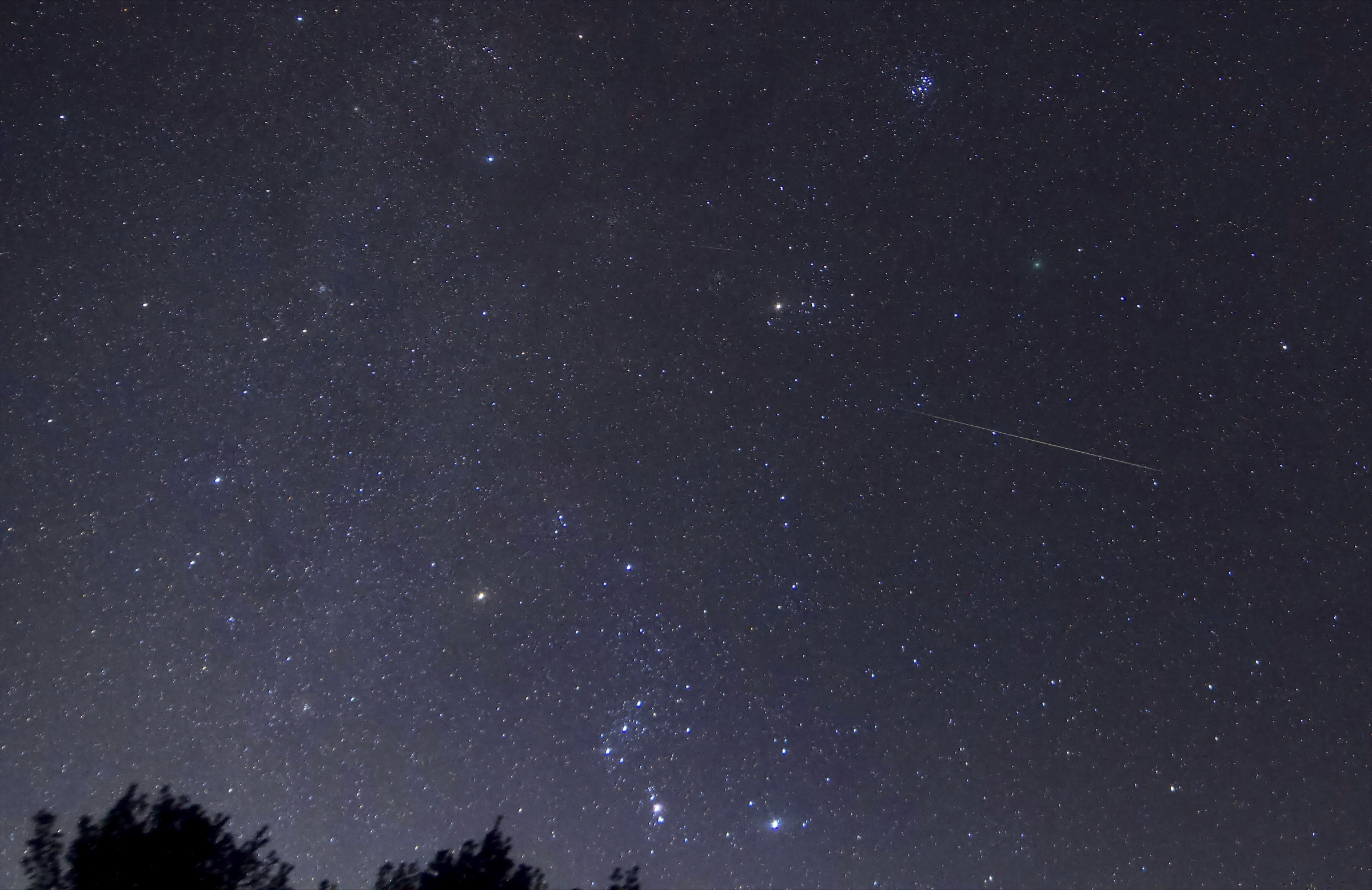 16 Winter sky with comet